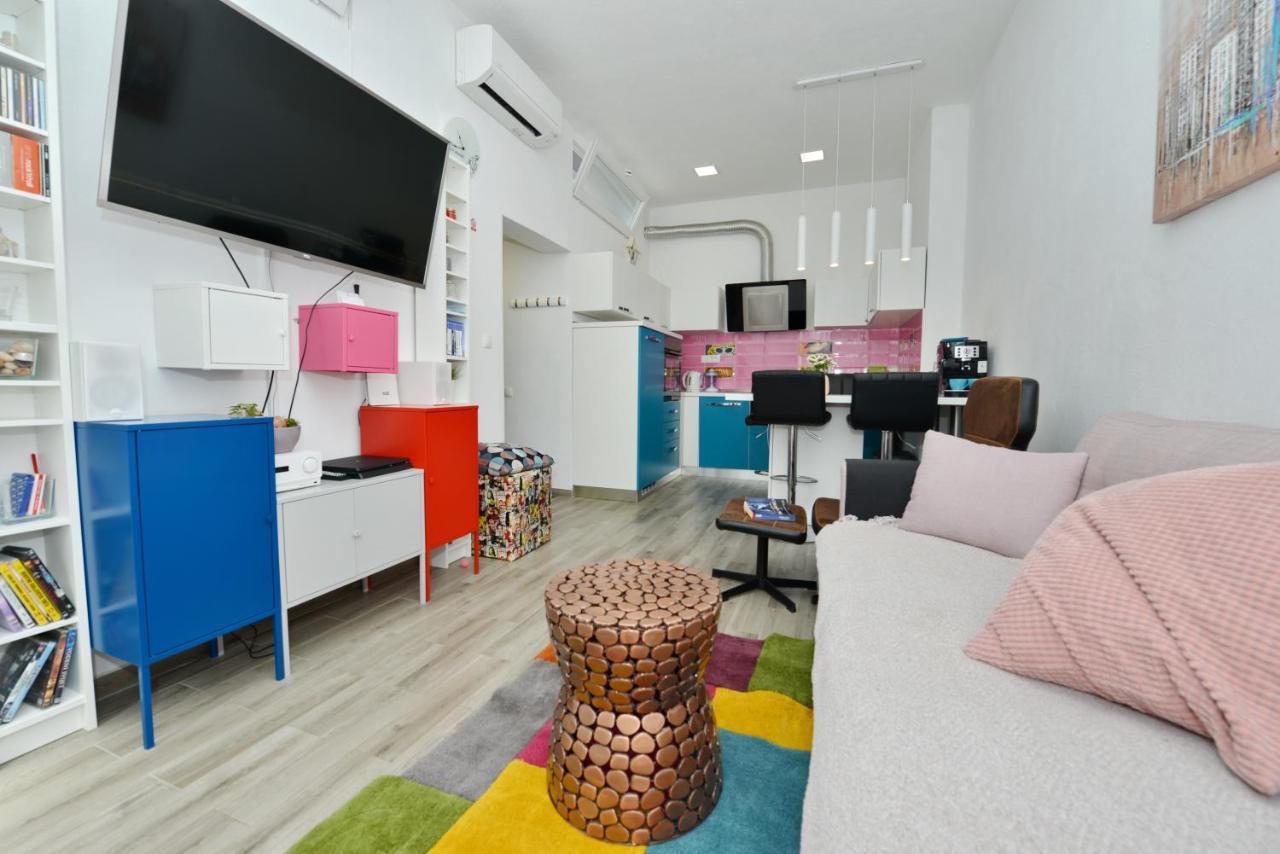 Apartment Pop House *